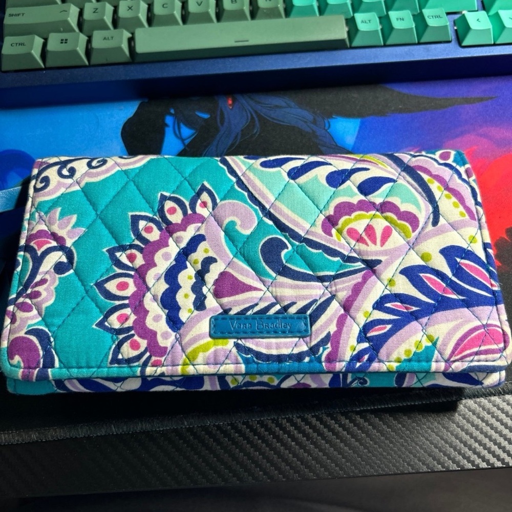 Vera Bradley Clutch Wallet Tri Fold Magnetic Closure Zippered Back. wrist strap